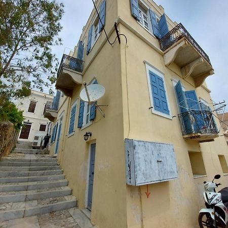 Artemis Ermoupoli Centre Appartement Pour Petit Budget Backpackers Exterior foto