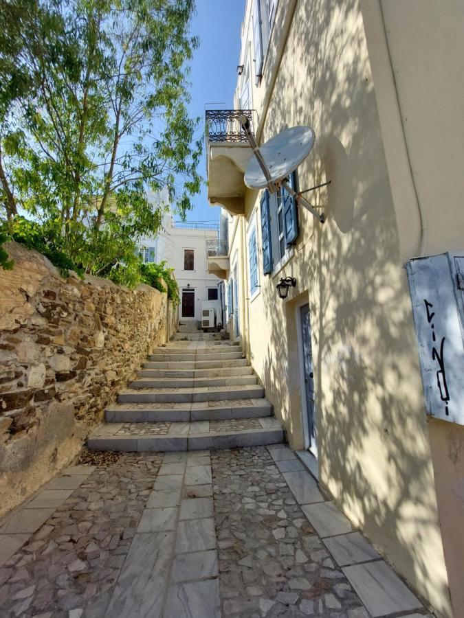 Artemis Ermoupoli Centre Appartement Pour Petit Budget Backpackers Exterior foto